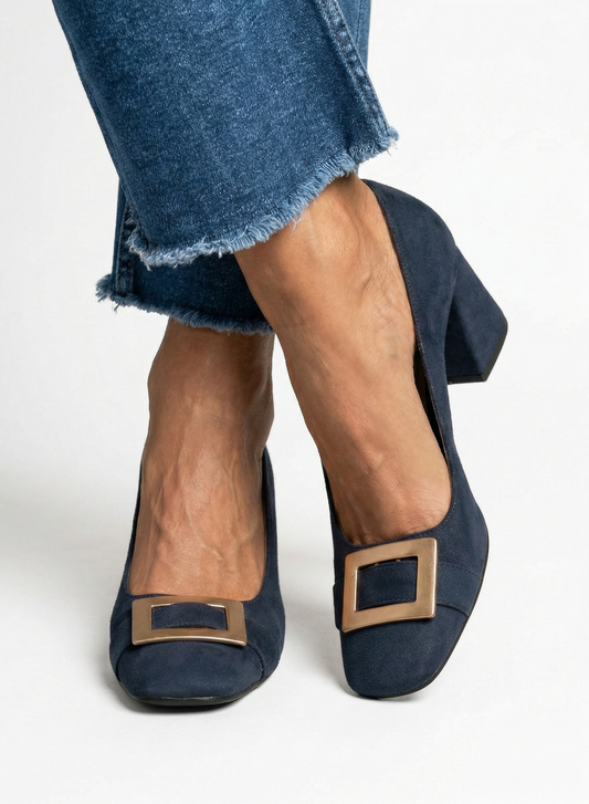 Inés | Zapatos de gamuza con hebilla dorada